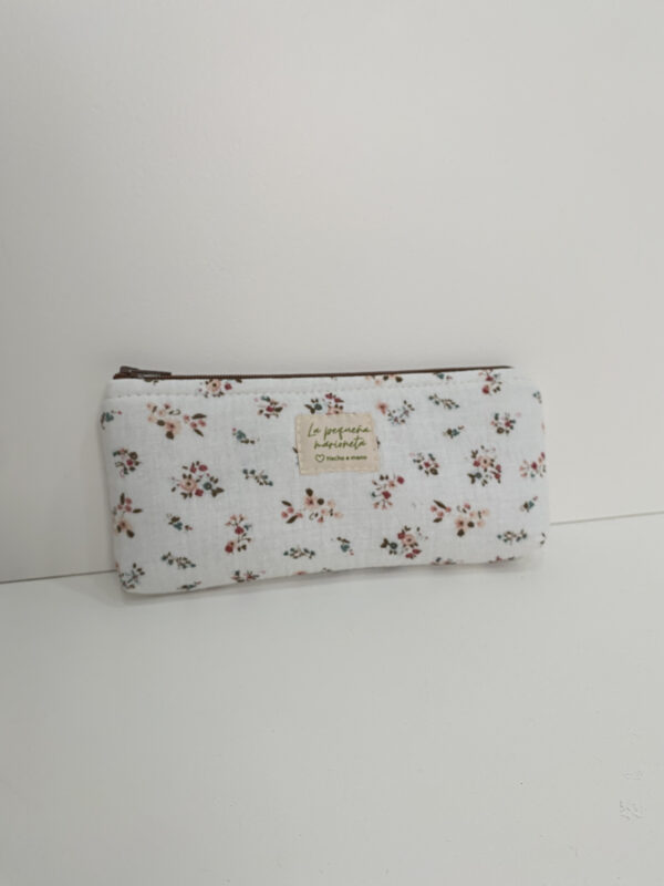Estuche bambula fondo blanco
